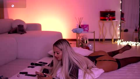 Snapshot of melanielexxx chatting on February 2026 05:05:02 PM OF melanielexxx online show from February 2026 05:05:02 PM