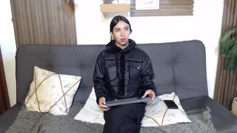 Melany online show from February 2026 11:41:01 AM