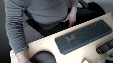 melbguy_075 online show from November 2025 03:06:01 AM