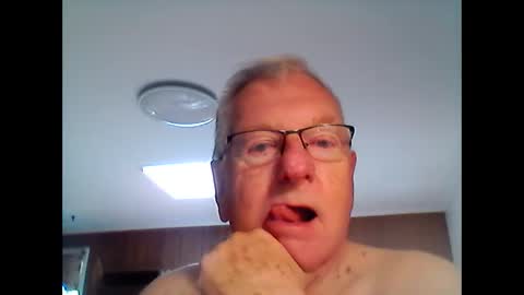 melbourne000 online show from November 2025 02:12:01 AM