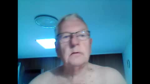 melbourne000 online show from November 2025 01:15:02 AM