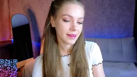 Melee Eva - Thumbs Up please  online show from April 2026 08:34:02 AM