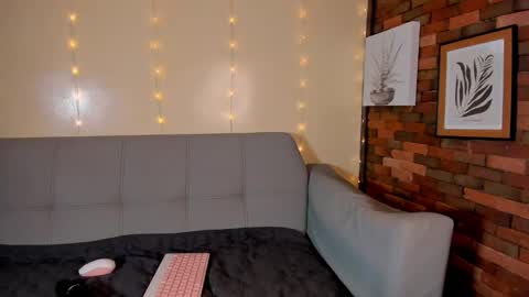 melifresita online show from December 2024 04:04:01 PM