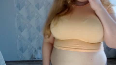 Snapshot of melina_beauty chatting on June 2026 04:46:02 AM Melina online show from June 2026 04:46:02 AM