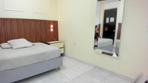 M E L I N A  online show from September 2025 09:04:02 PM