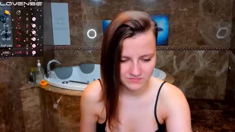 Melinda online show from September 2025 01:38:02 AM