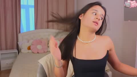 Snapshot of melisa_vong chatting on December 2024 12:12:02 PM Victoria online show from December 2024 12:12:02 PM