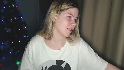 Melissa  Ray online show from December 2024 06:31:02 PM