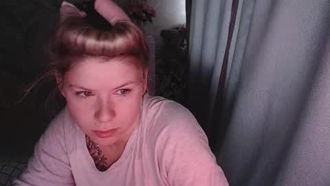 Melissa  Ray online show from October 2025 02:30:01 AM