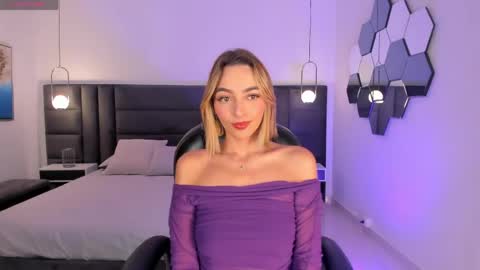 Snapshot of melissamoore_ chatting on April 2026 07:31:01 AM Call me Meli online show from April 2026 07:31:01 AM