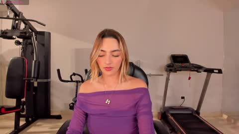 Snapshot of melissamoore_ chatting on April 2026 08:51:01 AM Call me Meli online show from April 2026 08:51:01 AM