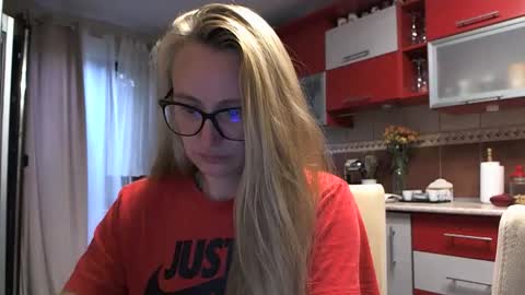 Melly online show from September 2025 07:08:01 AM