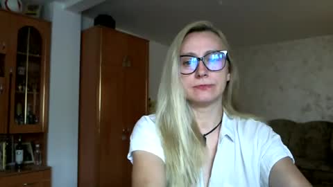 Melly online show from June 2026 07:18:02 AM