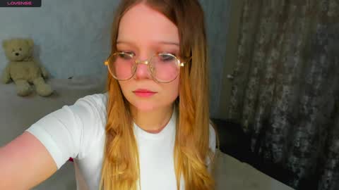 MelMooon online show from February 2025 05:05:02 PM