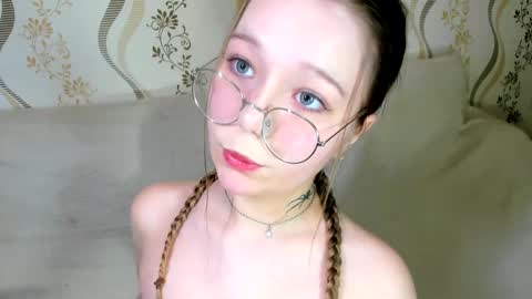 MelMooon online show from January 2026 12:05:02 AM