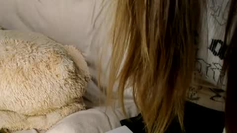 MelMooon online show from March 2026 08:42:01 PM