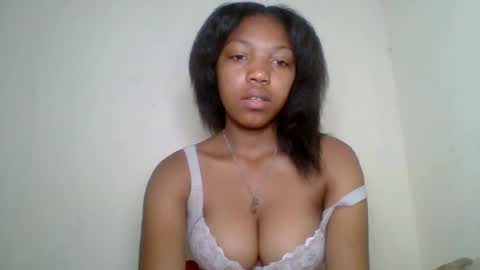 melodie_00 online show from August 2026 12:52:02 PM