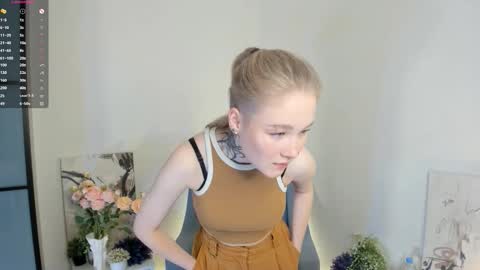 Snapshot of melodievejar chatting on January 2026 04:25:01 AM melodievejar online show from January 2026 04:25:01 AM