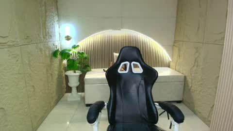 melody_clum online show from June 2026 01:36:01 PM