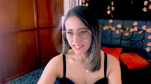 Snapshot of melody_sofia1 chatting on September 2025 10:43:02 PM Melody online show from September 2025 10:43:02 PM