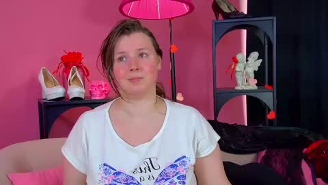 Snapshot of melodymoores chatting on May 2026 07:25:01 AM Melody online show from May 2026 07:25:01 AM