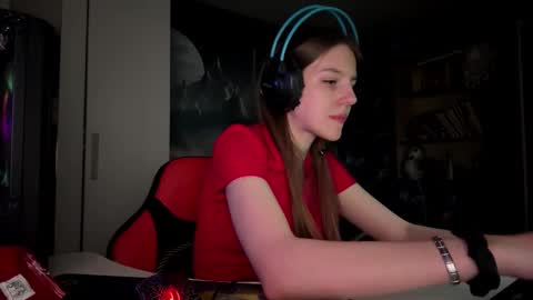 Hi Im Aria 18 years old online show from October 2025 12:14:02 PM