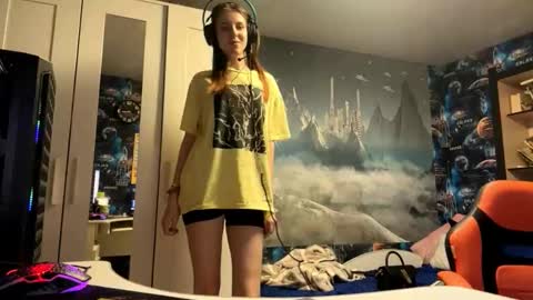 Hi Im Aria 18 years old online show from October 2025 12:16:01 PM