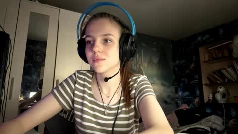 Hi Im Aria 18 years old online show from October 2025 12:27:01 PM