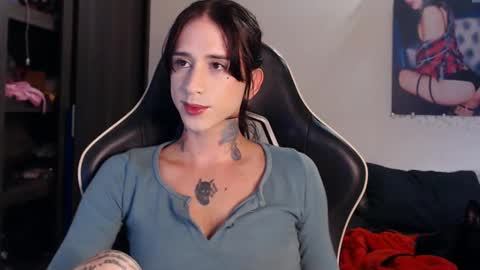 Snapshot of mely_roussex chatting on February 2025 10:52:02 PM mely online show from February 2025 10:52:02 PM