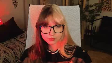 Mia online show from October 2025 03:24:02 PM