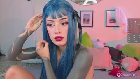 Snapshot of menasaurio_ chatting on December 2024 07:38:02 PM Mena Help me reach 700 thumbs up online show from December 2024 07:38:02 PM