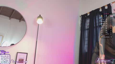 Snapshot of menasaurio_ chatting on January 2025 05:33:02 PM Mena Help me reach 700 thumbs up online show from January 2025 05:33:02 PM