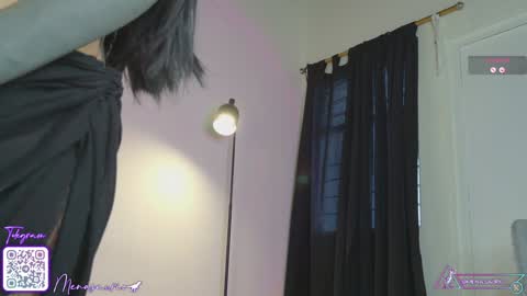 Snapshot of menasaurio_ chatting on January 2025 08:53:02 PM Mena Help me reach 700 thumbs up online show from January 2025 08:53:02 PM