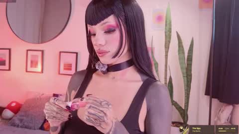 Snapshot of menasaurio_ chatting on October 2025 08:35:01 PM Mena Help me reach 700 thumbs up online show from October 2025 08:35:01 PM