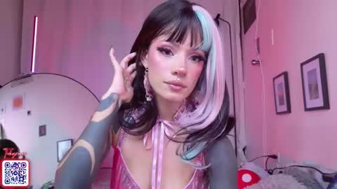 Snapshot of menasaurio_ chatting on November 2025 07:25:01 PM Mena Help me reach 700 thumbs up online show from November 2025 07:25:01 PM