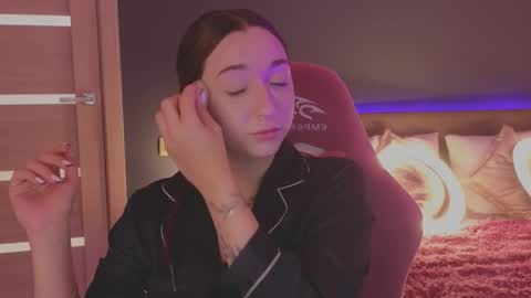 Mencialo online show from September 2025 02:11:02 AM