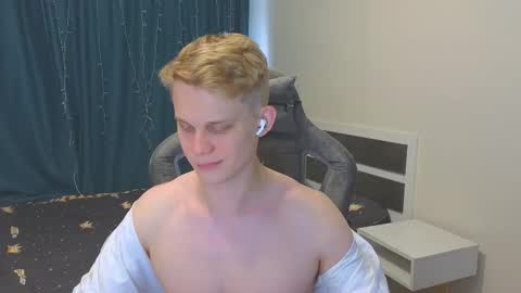 Mickey online show from November 2025 08:25:02 AM