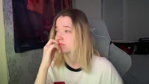 Snapshot of meowki4 chatting on December 2024 02:51:01 PM meowme online show from December 2024 02:51:01 PM