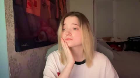 Snapshot of meowki4 chatting on December 2024 06:13:01 PM meowme online show from December 2024 06:13:01 PM