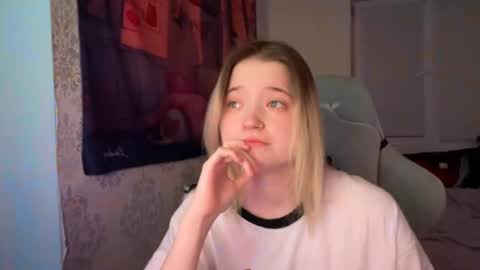 Snapshot of meowki4 chatting on December 2024 10:45:01 PM meowme online show from December 2024 10:45:01 PM