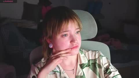 Snapshot of meowki4 chatting on December 2025 02:55:01 PM meowme online show from December 2025 02:55:01 PM