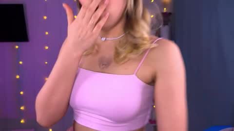 Molly online show from October 2025 03:33:02 PM