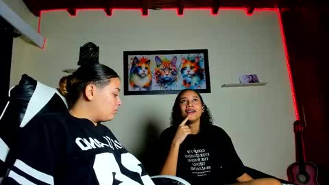 Snapshot of meredit_cristi23 chatting on January 2026 04:38:02 AM CRISTI AND MEREDIT online show from January 2026 04:38:02 AM