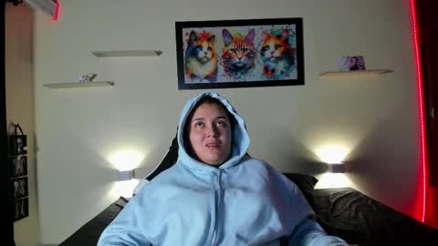 Snapshot of meredit_cristi23 chatting on February 2026 06:01:02 AM CRISTI AND MEREDIT online show from February 2026 06:01:02 AM