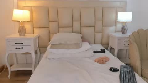 Snapshot of meredit_lane chatting on December 2024 06:32:01 AM online show from December 2024 06:32:01 AM