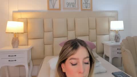 Snapshot of meredit_lane chatting on December 2024 03:02:02 AM online show from December 2024 03:02:02 AM