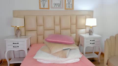 Snapshot of meredit_lane chatting on December 2024 03:03:02 AM online show from December 2024 03:03:02 AM