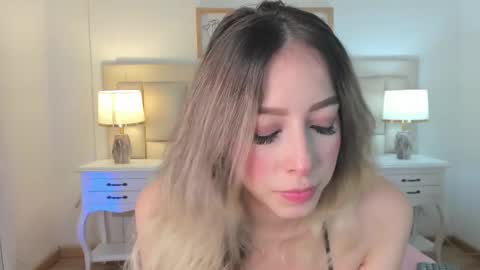 Snapshot of meredit_lane chatting on March 2025 03:32:02 AM online show from March 2025 03:32:02 AM