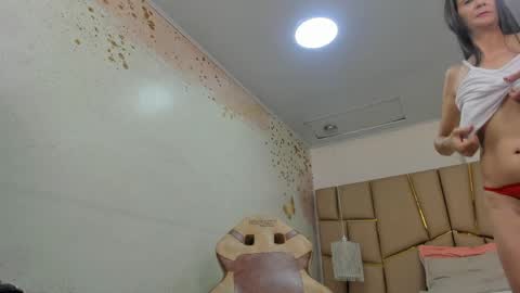 Snapshot of meredith_huntt chatting on April 2026 11:29:02 AM Meredith Huntt online show from April 2026 11:29:02 AM