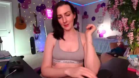 Snapshot of meredithbae chatting on April 2026 01:22:02 AM Meredith Bae online show from April 2026 01:22:02 AM